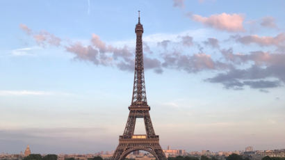 [폴인을 읽다] '흉측하다'던 에펠탑은 어떻게 세계적인 명소가 됐나