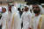 아부다비 왕세제 무함마드 빈 자예드 알 나햔(왼쪽 두번째)과 함단의 아버지인 두바이 군주 무함마드 빈 라시드(맨 오른쪽)가 지난 2월 국제방산전시회에 나란히 참석했다. 두 사람은 현재 UAE를 이끄는 실권자다. [로이터=연합뉴스]