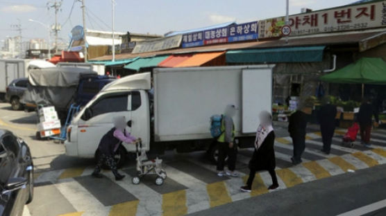 서울시, 보행자·가게물건·차량 뒤엉킨 전통시장길 정비한다