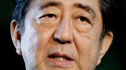 "아베, NHK에 압력…위안부 프로그램 방송 막았다"