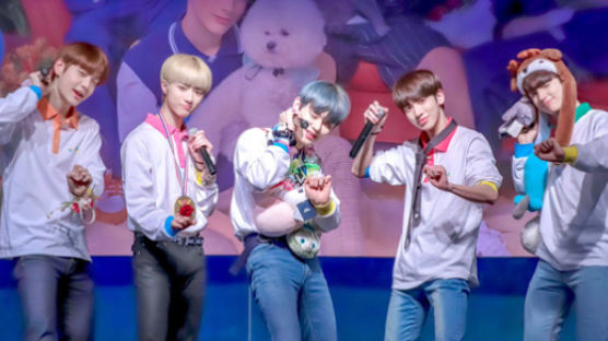 BigHit Officially Announces to Change TXT's Fan Club Name