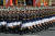러시아 여군들이 7일(현지시간) 모스크바 붉은광장에서 열린 승전기념일 퍼레이드 리허설에 참가해 행진하고 있다.[신화=연합뉴스]