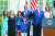 타이거 우즈의 여자친구 에리카 허먼, 어머니 쿨티다, 딸 샘, 아들 찰리, 우즈, 도널드 트럼프 미국 대통령과 멜라니아 트럼프.(왼쪽부터) [EPA=연합뉴스]