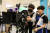 9일 &#39;2019 서울진로직업박람회&#39;를 찾은 학생이 영화촬영 체험을 하고 있다. [뉴스1]