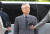&#39;&#39;KT 부정채용&#39; 의혹의 정점으로 꼽히는 이석채 전 KT 회장이 지난달 30일 오전 서울남부지법에서 열린 영장실질심사에 출석하고 있다. [연합뉴스]