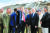 도널드 트럼프 미국 대통령이 8일(현지시간) 허리케인으로 피해를 본 미국 남부 플로리다주 틴달 공군기지를 방문했다. [AP=연합뉴스]