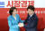 이인영 민주당 신임 원내대표(오른쪽)가 9일 나경원 한국당 원내대표를 만났다. [뉴시스]