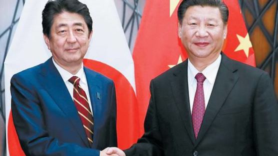 한일회담 소극적인 아베, 중국과의 셔틀 복원엔 사활