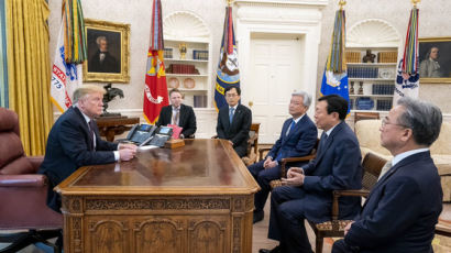 [사진] 트럼프, 백악관서 신동빈 면담