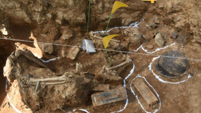 DMZ 화살머리고지서 국군전사자 추정 완전유해 첫 발굴