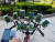 첸 산 위안이 지난해 8월 대만 신타이베이 시에서 자전거에 장착된 11개의 핸드폰을 보여주고 있다. [EPA=연합뉴스] 