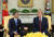 문재인 대통령(왼쪽)과 도널드 트럼프 미국 대통령. 청와대사진기자단