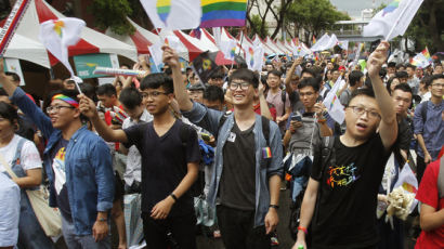 대만, ‘아시아 최초’로 동성결혼 법적 인정
