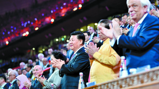 [사진] ‘아시아 문명 대회’ 공연 보는 시진핑