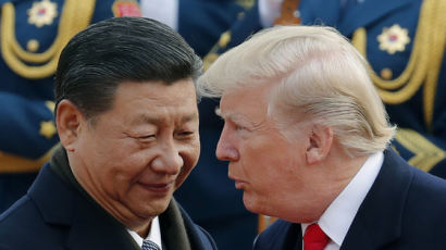 트럼프 관세폭탄 터트리자, 시진핑은 美국채 팔아치웠다