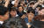 자유한국당 황교안 대표가 18일 오전 제39주년 5.18민주화운동 기념식이 열린 광주광역시 북구 국립 5.18민주 묘지 기념식장으로 들어가며 항의를 받고 있다. [연합뉴스]