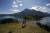 거대한 호수와 바위산이 어우러진 워터튼 레이크 국립공원. [사진 캐나다관광청]