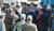 지난 2012년 판문점에서 열린 북한군 유해 송환식에서 유엔사 운구병들이 물난리로 유실된 북한군의 유해를 북측으로 송환하고 있다. [ 사진공동취재단 ]