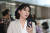 고 장자연 사건 주요 증언자인 배우 윤지오씨가 지난달 24일 오후 캐나다로 출국하기 위해 인천공항으로 들어서고 있다. [연합뉴스]