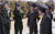 사진은 지난 2007년 1월 18일 판문점 직통전화 가동여부를 점검하고 있는 유엔사와 북한군. [연합뉴스 자료]