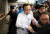21일 서울 여의도 더불어민주당 중앙당사 앞에서 열린 목포에서 봉하까지 ‘민주주의의 길&#39; 출정식에서 시각장애인들의 기습시위에 이해찬 대표가 몸을 피하고 있다. [뉴시스]