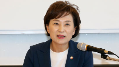 김현미 “일산 1억 하락 사실아냐…총선 출마하면 일산에서 할 것”