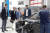 정의선 현대차 수석부회장(왼쪽 두 번째)이 5월 14일 크로아티아의 전기차 작업 현장을 참관하고 있다. 정 수석부회장은 실적과 더불어 3세 경영자로서 그룹 지배력을 유지해야 한다./사진:현대기아차