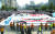 서울개인택시운송사업조합 소속 택시기사들이 15일 오후 서울 종로구 광화문 광장에서 열린 &#39;타다 퇴출&#39; 집회에서 현수막 퍼포먼스를 하고 있다. 연합뉴스
