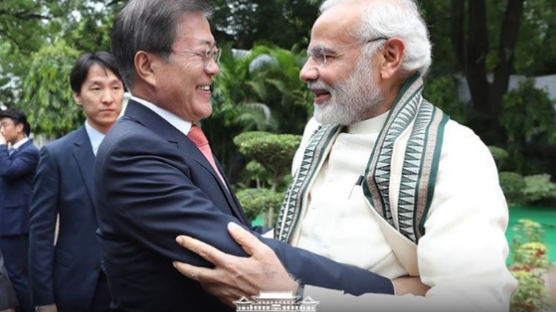 문대통령, 모디 인도 총리 재집권 축하…"저와 형제 같은 사이"