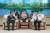 지난 5월 17일 장하성 주중 한국대사(왼쪽)이 왕샤오훙 중국 공안부 상무부부장(오른쪽)을 만나 악수하고 있다. 장 대사는 왕 부부장과 한·중 전략적 협력자 관계 발전 및 소통 강화를 위한 대화를 나눴다고 중국 공안부가 전했다. [사진=중국 공안부 웹사이트]