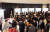 28일 서울 광장동 그랜드워커힐 호텔에서 열린 &#39;소셜밸류커넥트 2019&#39;에서 참석자들이 사회적 기업 상품 전시 부스를 둘러보고 있다. [사진 SK그룹]