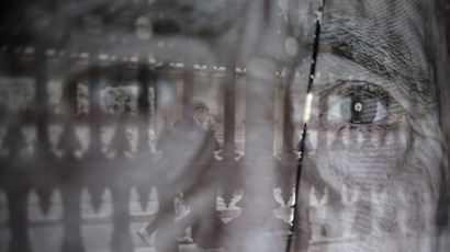 [서소문사진관]극우 망령 되살아나는 유럽, 훼손된 홀로코스트 생존자의 초상