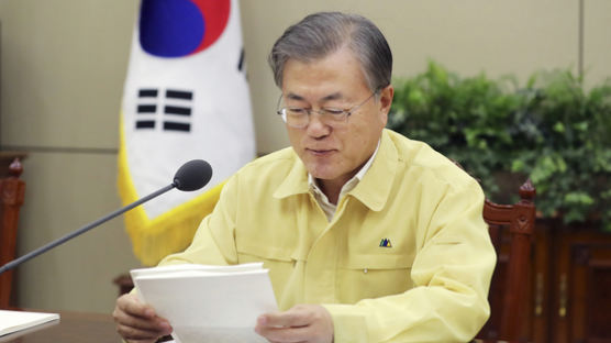"대통령이 최전방 공격수냐"···文비판에 분노한 한국당