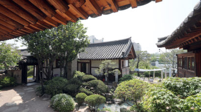 서울 시내 아름다운 한옥 '운경고택', 25년 만에 문을 열다