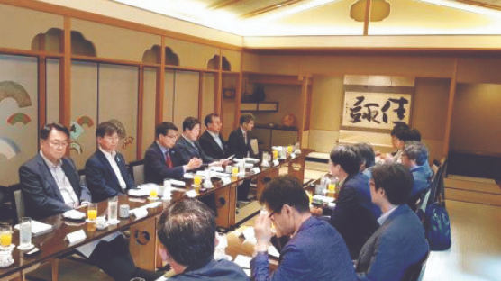 ‘합이 20선’ 의원 5명 도쿄 갔는데…일본 초선 1명 만났다