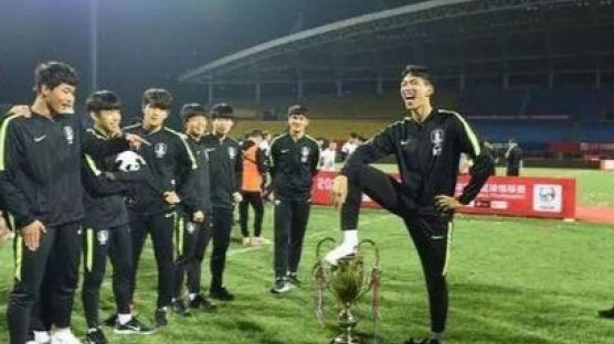 우승하고 트로피 뺏긴 한국 U-18 축구대표팀