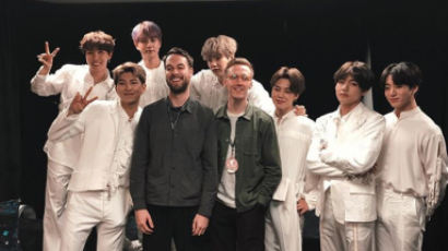 What Are HONNE And LAUV Doing At A BTS Concert?!