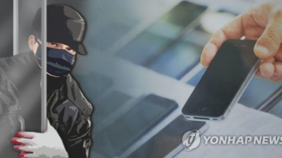 '한손에 휴대폰 4대'…경찰 불심검문에 장물취득 덜미