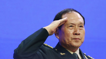 중국 "미국과 끝까지 싸우겠다"···국방부장은 군복 입고 협박