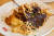 한국의 피순대와 비슷한 쾰른 전통음식 &#39;콜셔 캐비아&#39;. 으깬 감자, 양파 튀김과 함께 먹는다. 최승표 기자