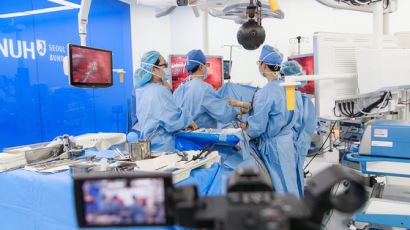 "폐동맥 자릅니다"···유튜브로 실시간 중계된 폐암 수술