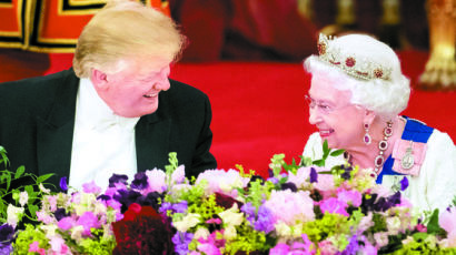 트럼프 스타일…여왕엔 “위대한 여성” 런던시장엔 “루저”