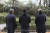 서울교통공사 내부 직원 3명이 비정규직의 정규직 전환 과정에서 있었던 비정상적인 행태를 서울시청 인근 공원의 대나무 숲 앞에서 공개하고 있다. 임현동 기자