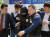 지난달 24일 광주광역시 동구 광주지법에서 부동산업자 납치·살인 사건에 일부 가담한 혐의를 받고 있는 국제PJ파 부두목의 친동생이 영장실질심사를 받기 위해 출석하고 있다. [연합뉴스]