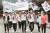 중앙고등학교 학생들이 지난해 서울 종로구 계동길에서 제92주년 6·10독립만세운동 기념 거리행진을 하는 모습. [뉴스1]