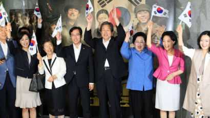 '김원봉 언급'에 반발한 한국당…과거엔 '만세삼창'
