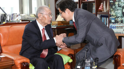 백선엽 장군 만난 황교안 "김원봉이 우리 군의 뿌리라니···" 