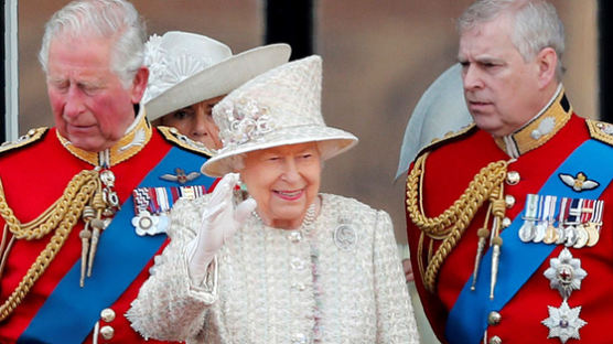 [서소문사진관]영국 여왕 93세 생일…로열패밀리 한자리에
