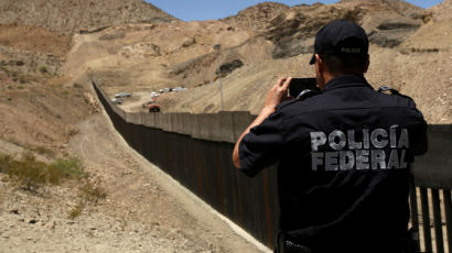美국경 넘는 이민자의 '착한 사마리아인', 징역 20년형 위기 