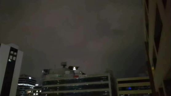 [영상]서울 하늘에 벼락…오늘 낮 전국에 비,출근길 우산!